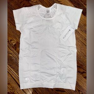 NWT - ATHLETA Diamond Mesh Trophy Tee - Bright White - Size Large (L)